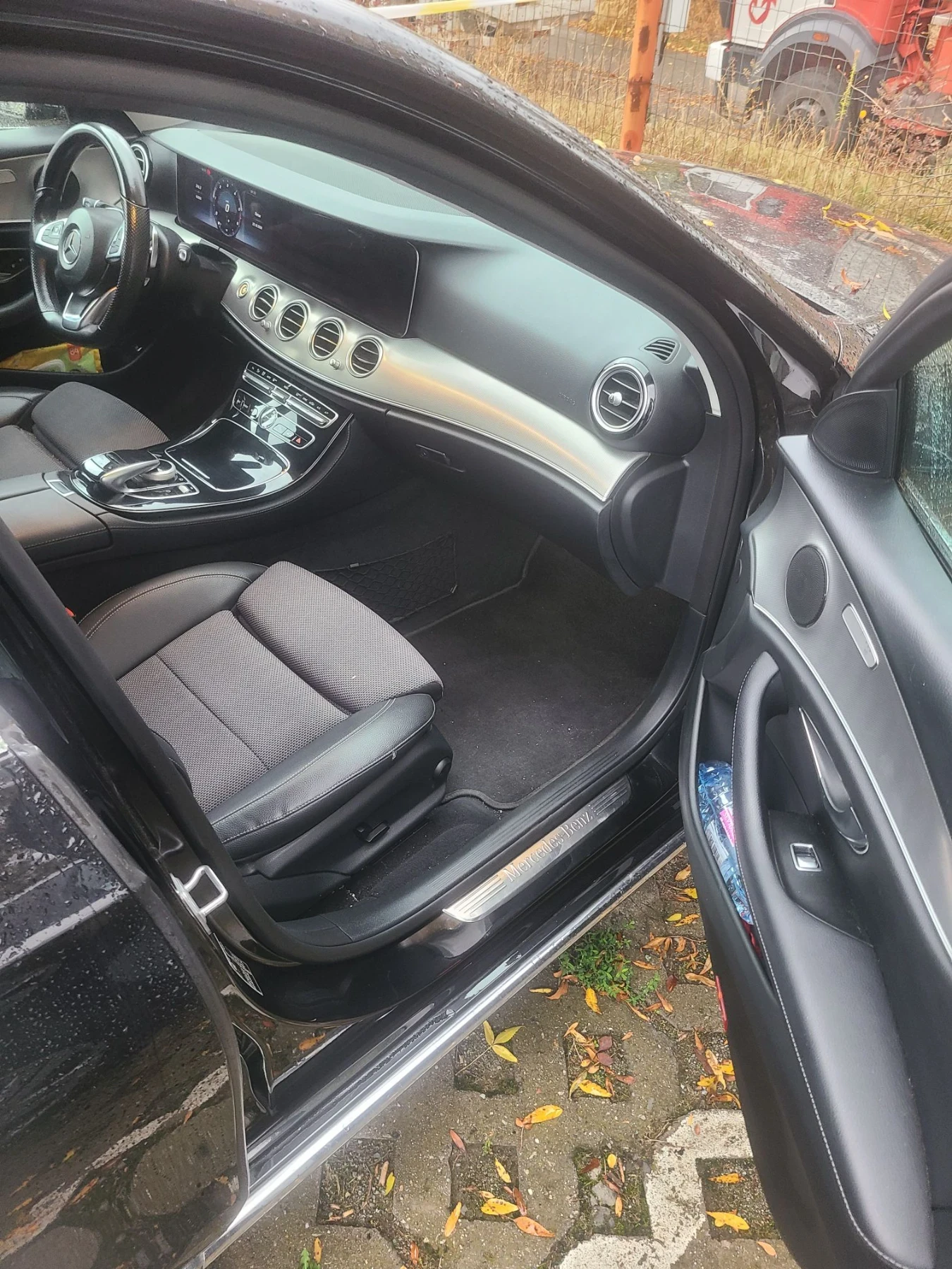Mercedes-Benz E 220, снимка 4 - Автомобили и джипове - 56594203