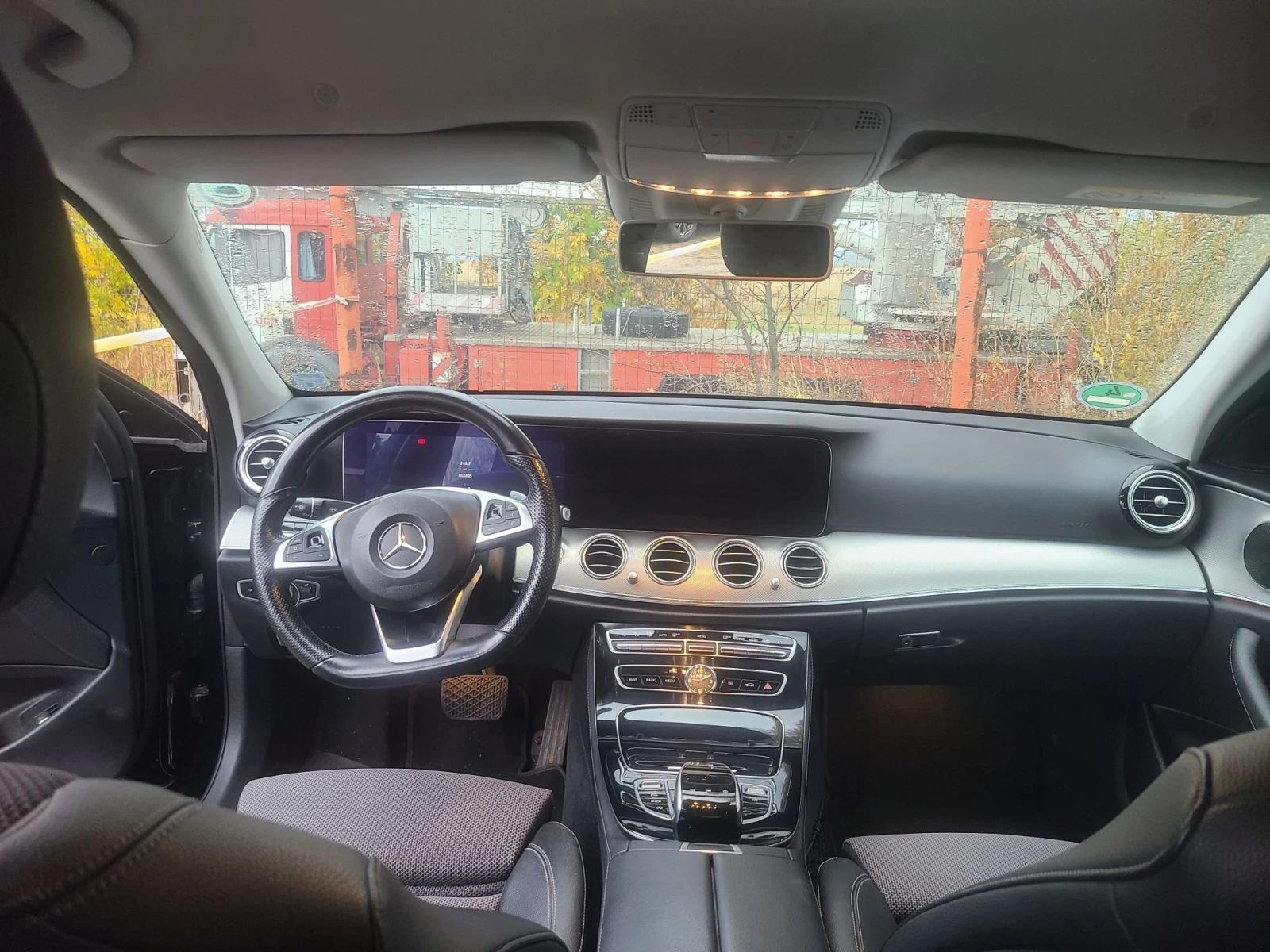 Mercedes-Benz E 220, снимка 6 - Автомобили и джипове - 56594203