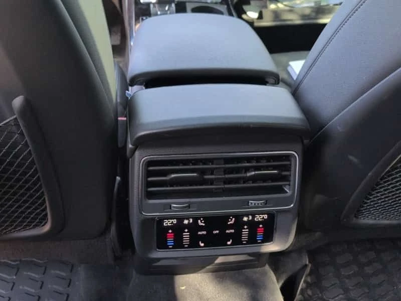 Audi Q7 * PROGRESSIV * CARFAX * ОПЦИЯ ЗА ФИНАНСИРАНЕ, снимка 10 - Автомобили и джипове - 55510861