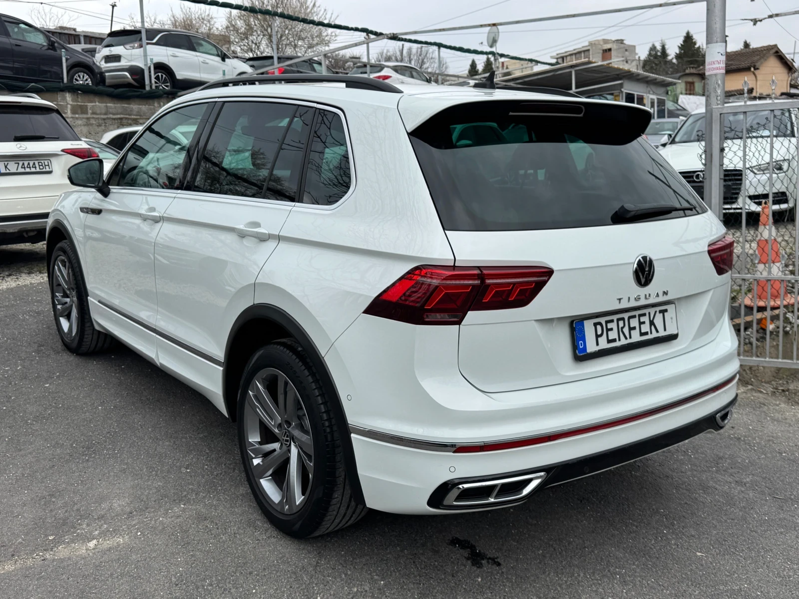 VW Tiguan 2.0TDI* DSG* Full R-Line* IQ Lights, снимка 6 - Автомобили и джипове - 53922435
