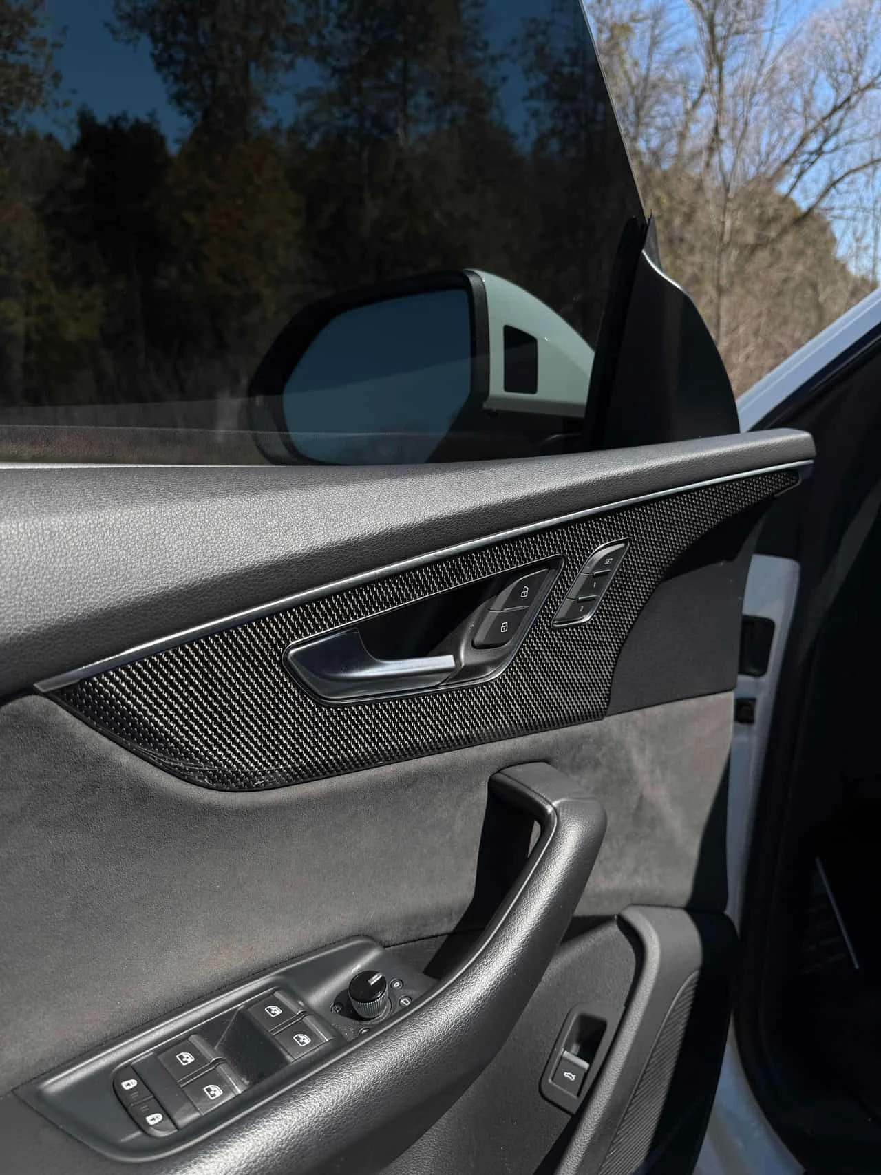 Audi SQ8 4.0 TFSI quattro/ДИСТРОНИК/ПАНОРАМА/ОБДУХВАНЕ/360, снимка 12 - Автомобили и джипове - 54198927