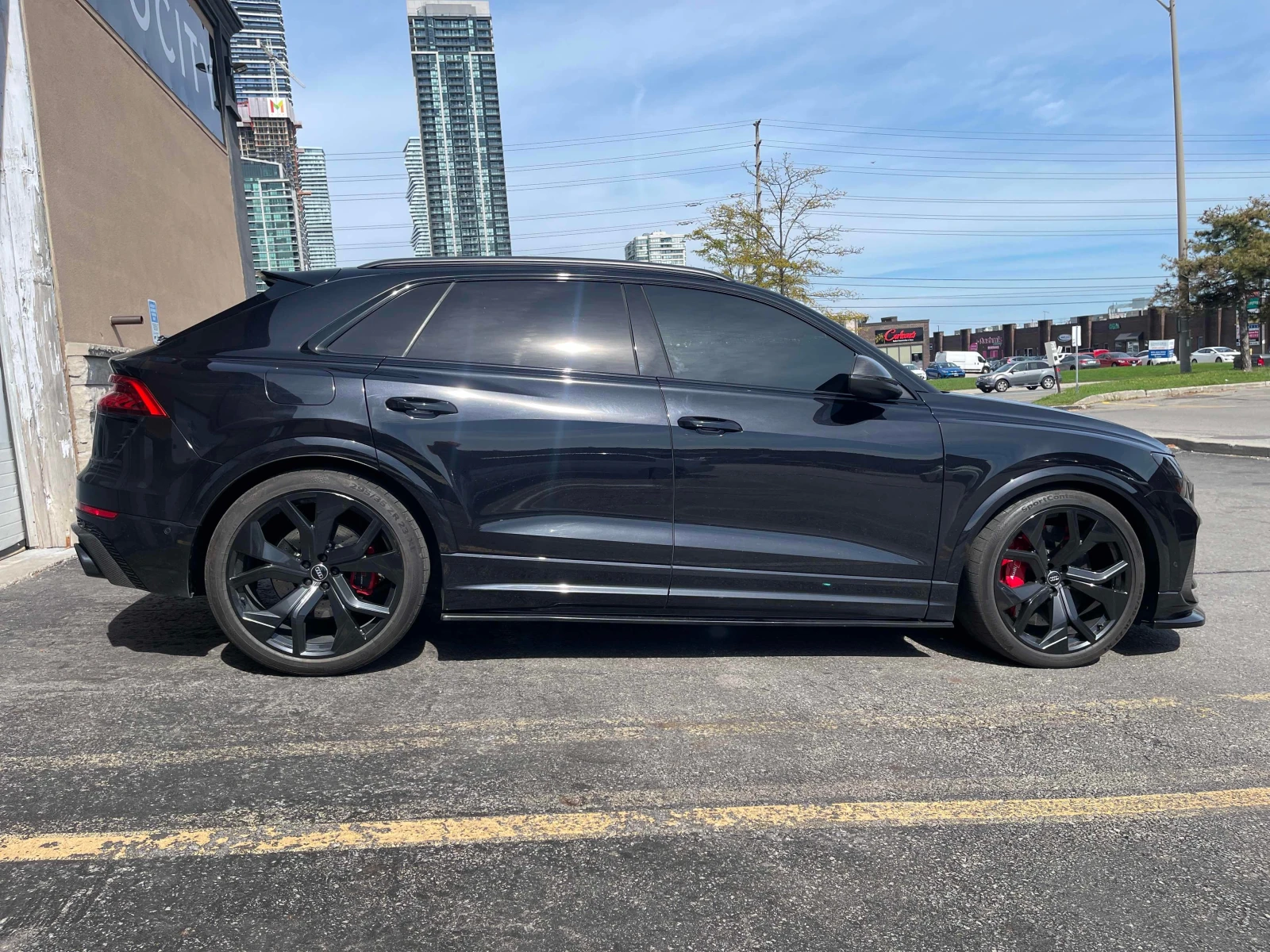 Audi RSQ8 * B&O PREMIUM * ОПЦИЯ ЗА ФИНАНСИРАНЕ * , снимка 3 - Автомобили и джипове - 56012583