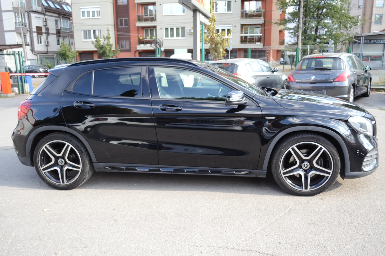 Mercedes-Benz GLA 220 * 4MATIC* , снимка 4 - Автомобили и джипове - 56205734