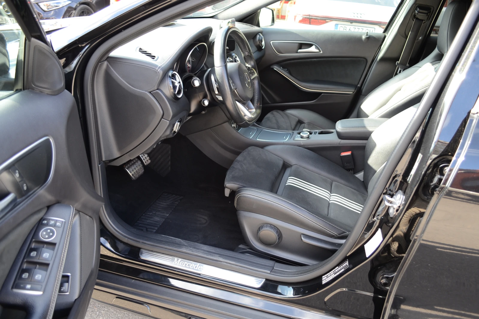 Mercedes-Benz GLA 220 * 4MATIC* , снимка 8 - Автомобили и джипове - 56205734