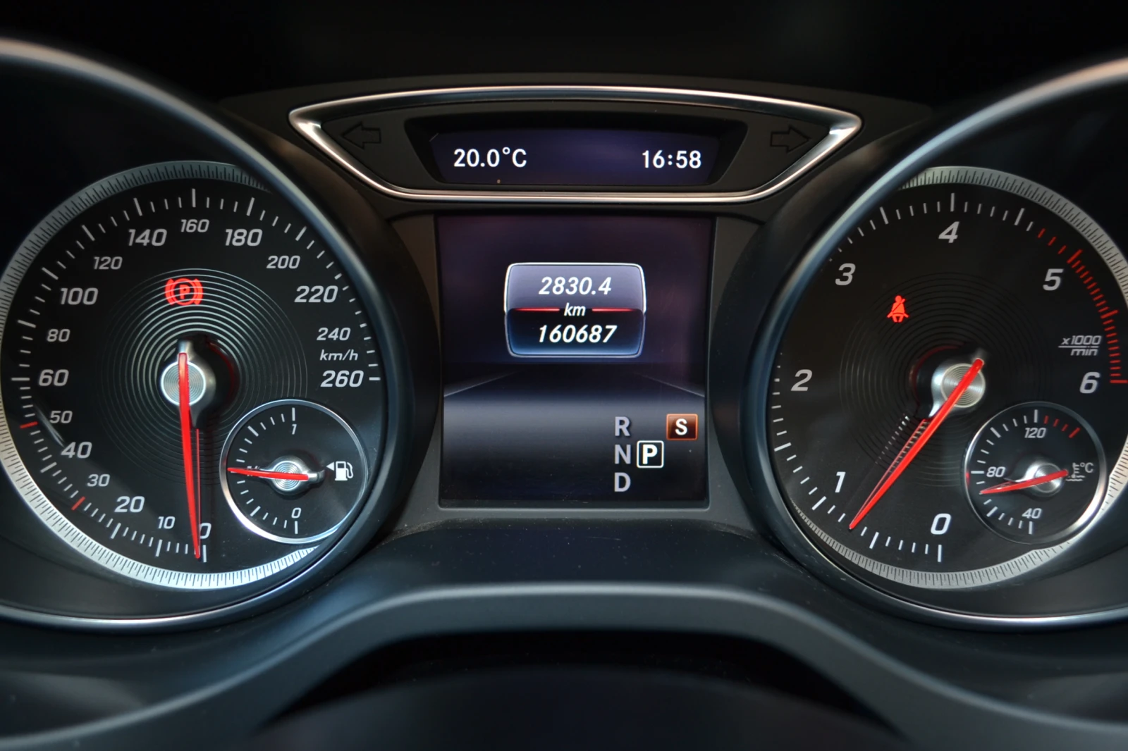 Mercedes-Benz GLA 220 * 4MATIC* , снимка 12 - Автомобили и джипове - 56205734