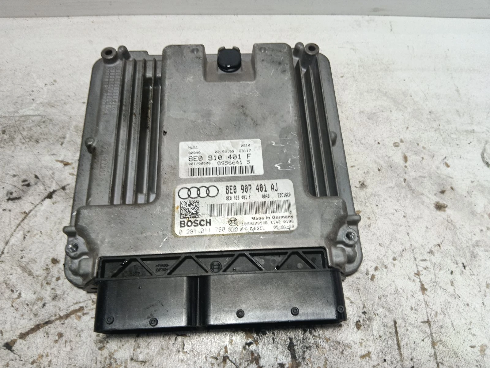 компютър Ауди 8E0907401AJ 8E0910401F 0281011760 А4 3.0 TDI