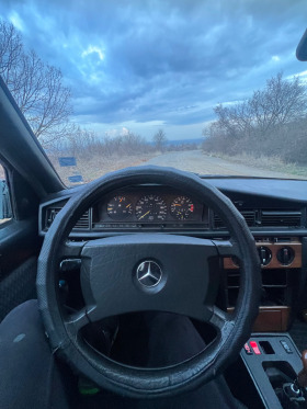 Mercedes-Benz 190 2.0, снимка 5