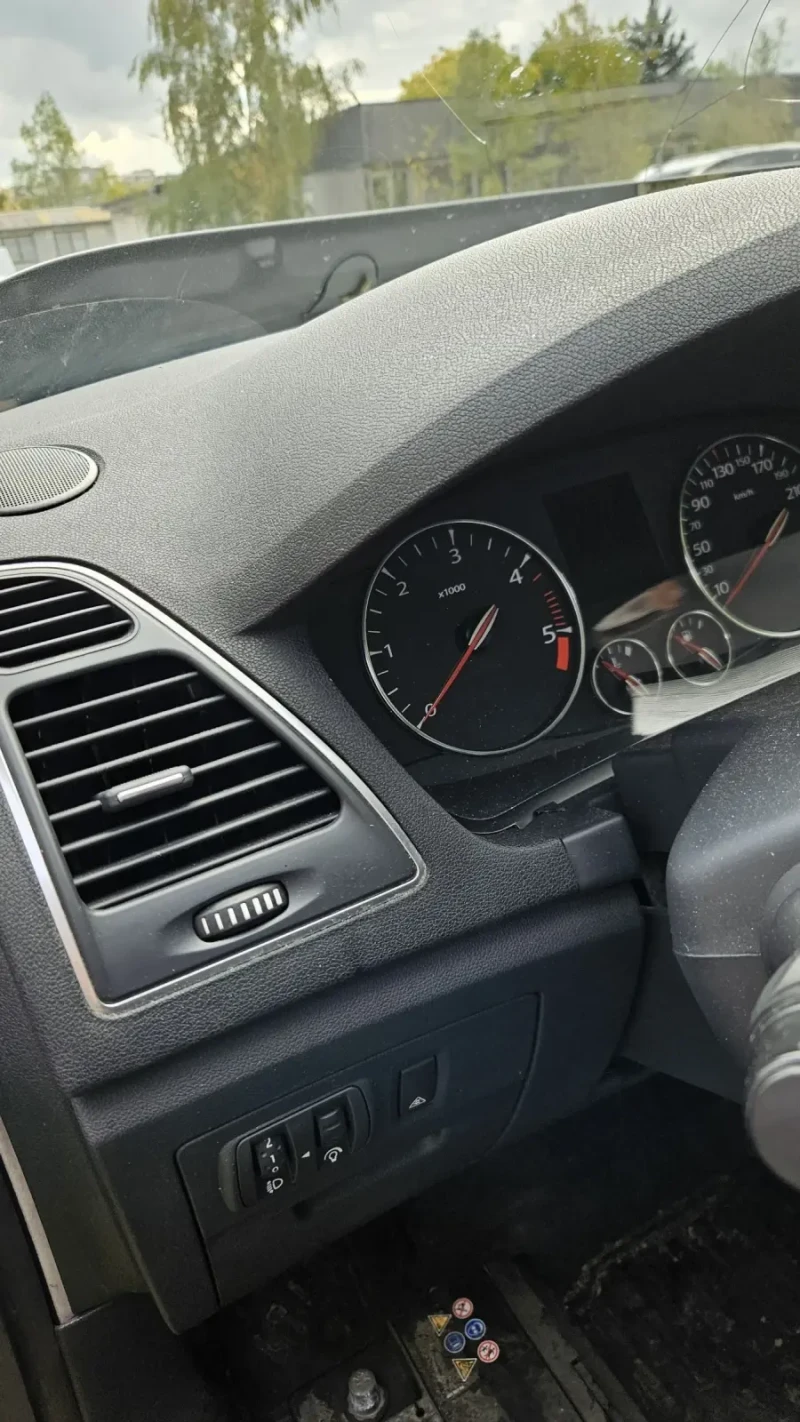 Renault Laguna 1.5 dCi, снимка 8 - Автомобили и джипове - 52705780