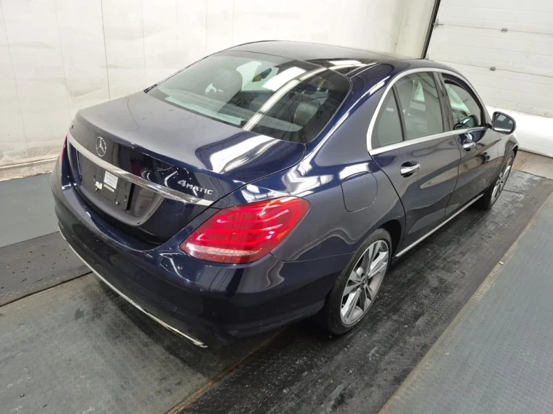 Mercedes-Benz C 300 * CARFAX * ЦЕНА ДО БГ, снимка 4 - Автомобили и джипове - 52996349