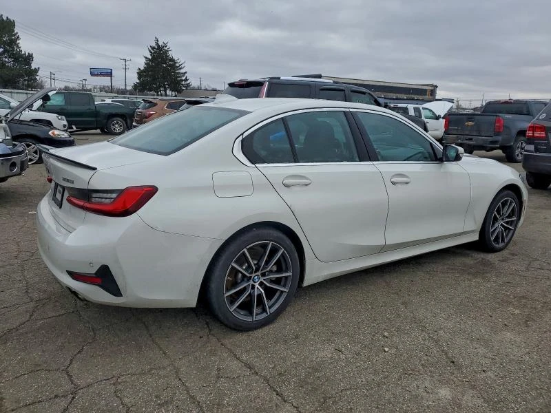 BMW 330 2.0L 4 All wheel drive, снимка 8 - Автомобили и джипове - 53131858