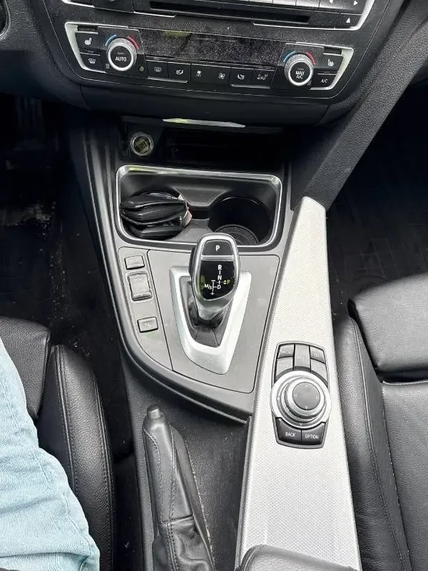BMW 335 * xDrive * 2 КЛЮЧА * H/K * Estoril Blue, снимка 13 - Автомобили и джипове - 55040579