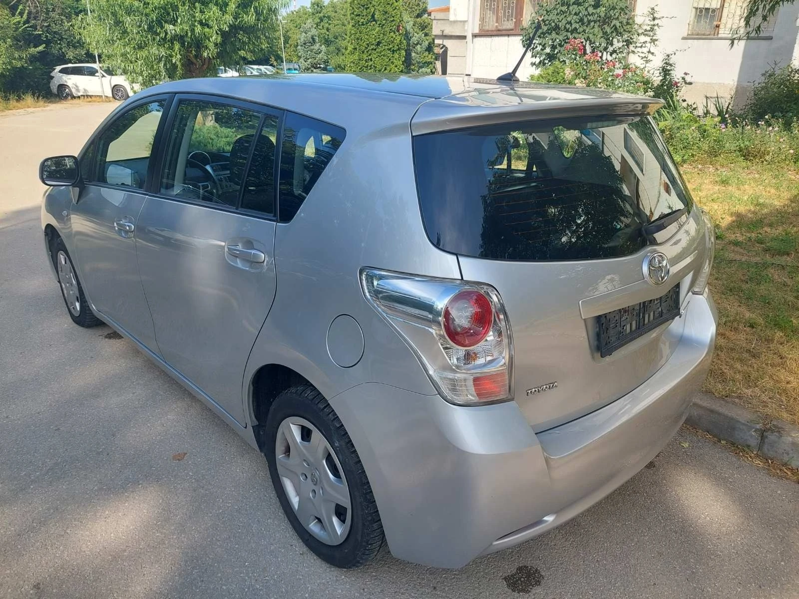 Toyota Verso 1.6i бензин - изображение 8