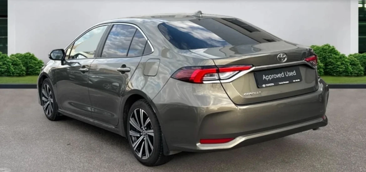 Toyota Corolla 1.8 бензин хибрид  - изображение 2