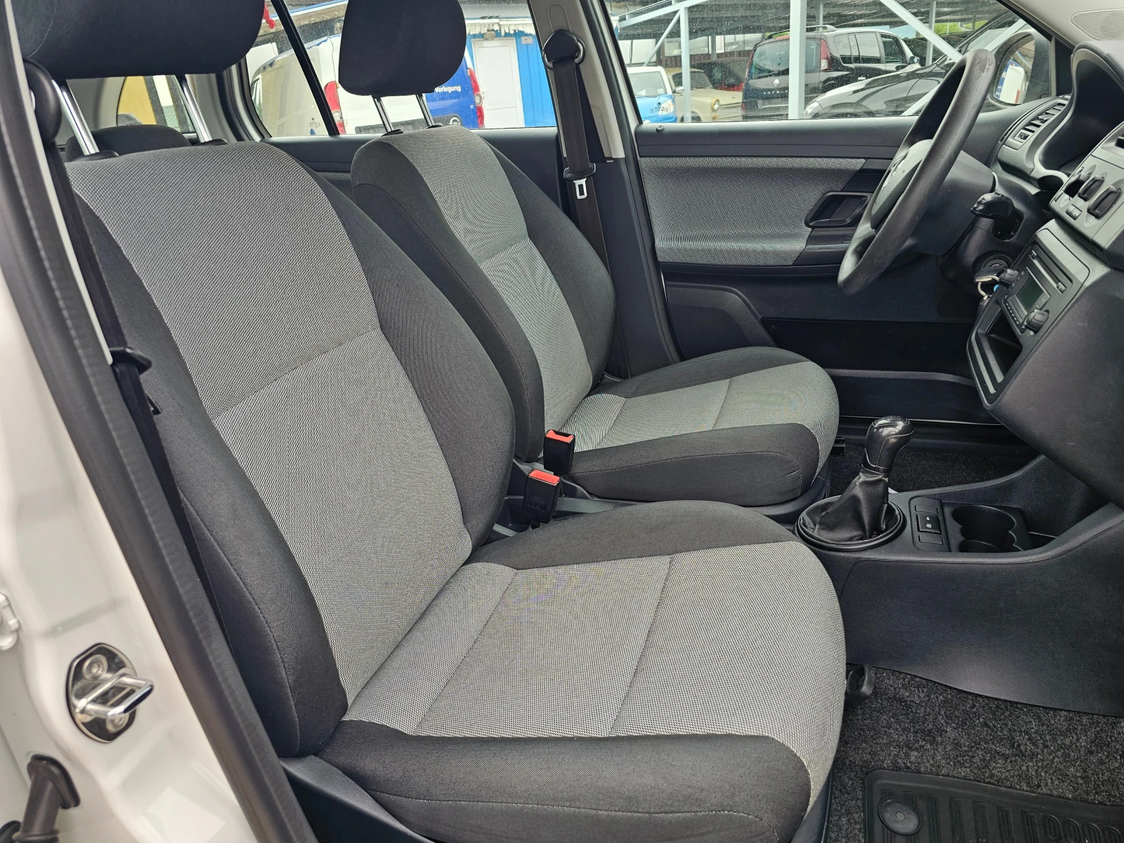 Skoda Fabia 1.6TDI  EURO 5b ! ! КЛИМАТИК | Mobile.bg — изображение 14
