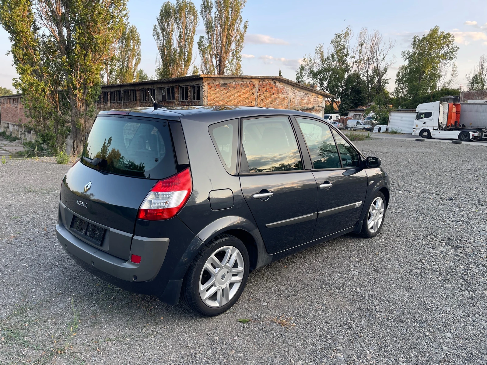 Renault Scenic 1.6 - изображение 2