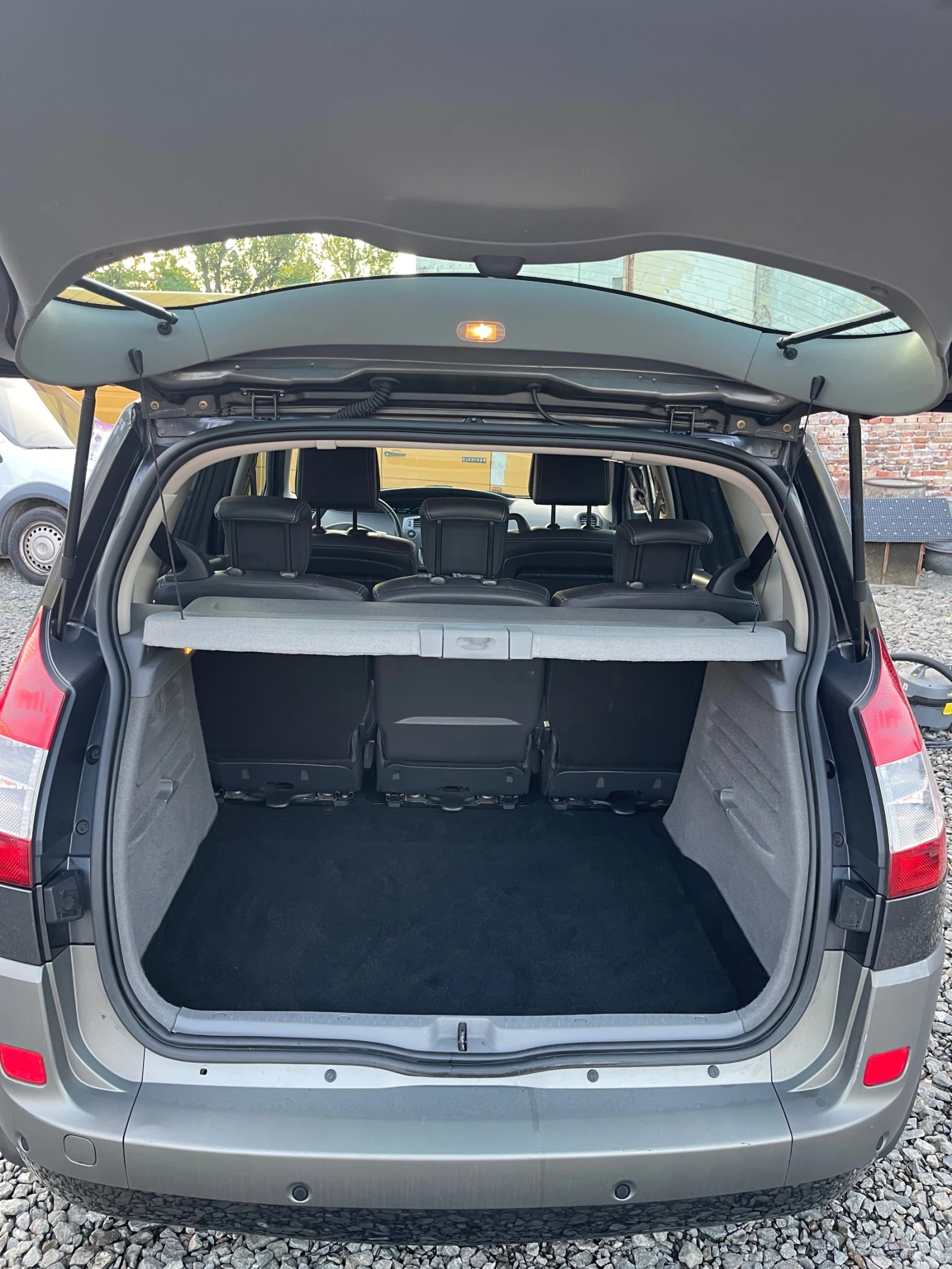 Renault Scenic 1.6 - изображение 8