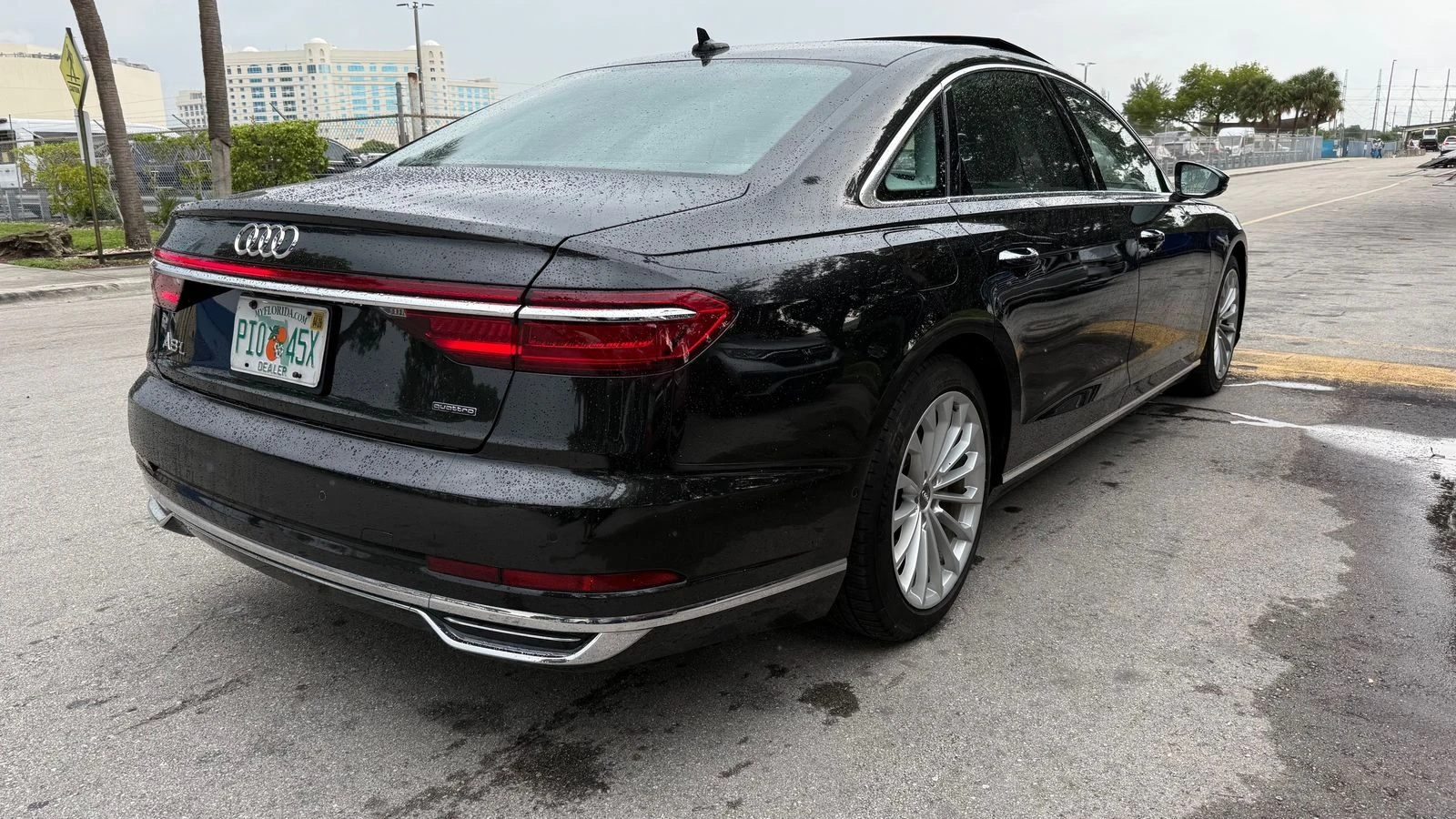 Audi A8 МАСАЖ* 360* АМБИЕНТ* ОБДУХ* ПАНО* HEADUP* B&O* KEY - изображение 6
