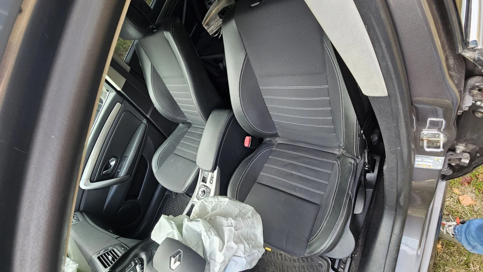 Renault Laguna 1.5 dCi, снимка 11 - Автомобили и джипове - 53615861