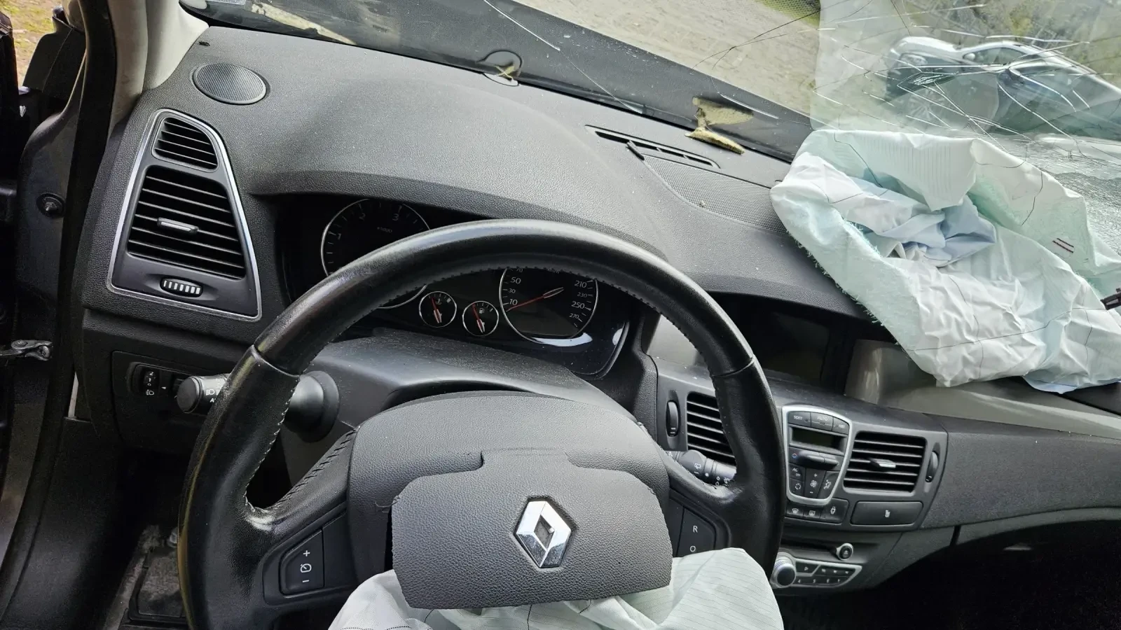 Renault Laguna 1.5 dCi, снимка 12 - Автомобили и джипове - 53615861