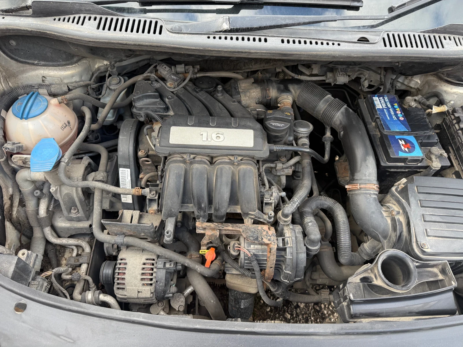 VW Touran 1.6 ДЕСЕН ВОЛАН, снимка 5 - Автомобили и джипове - 54680114