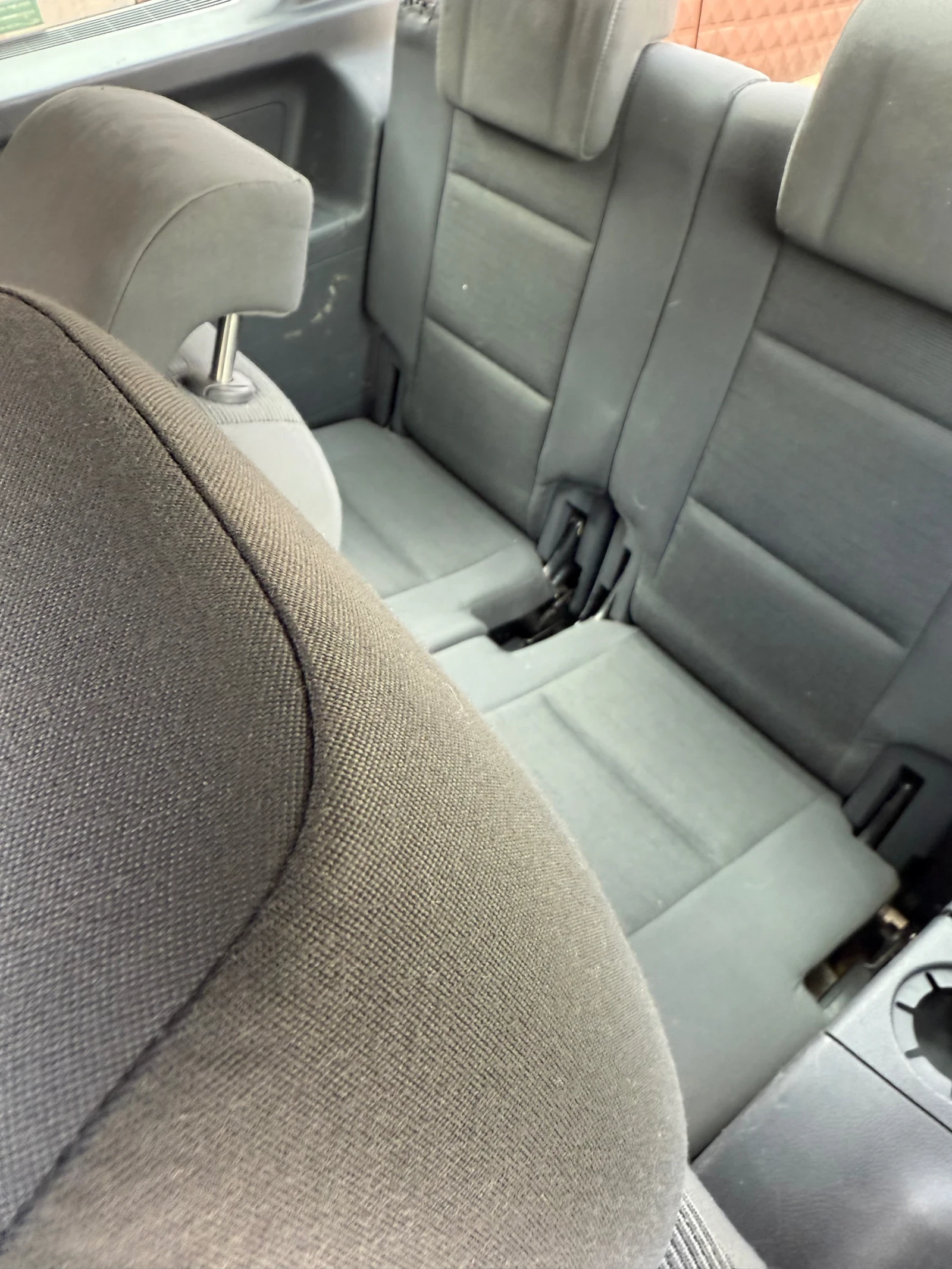 VW Touran 1.6 ДЕСЕН ВОЛАН, снимка 8 - Автомобили и джипове - 54680114