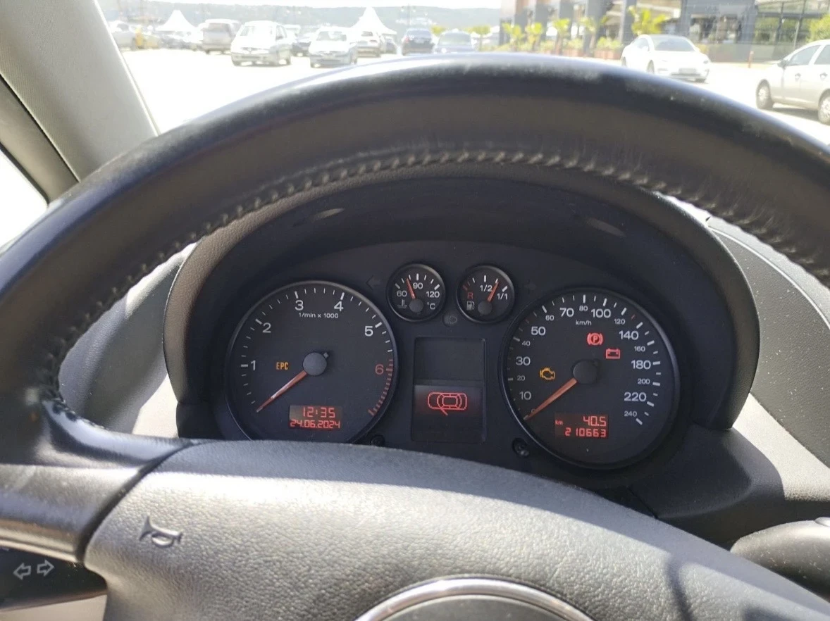 Audi A2 1.4 бензин, снимка 10 - Автомобили и джипове - 54257123