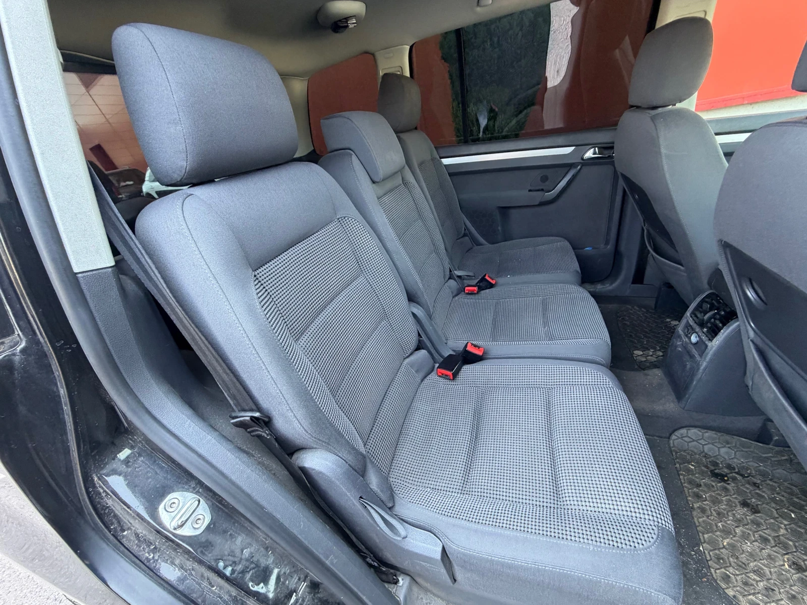 VW Touran 1.9TDi* DSG* АВТОМАТИК, снимка 10 - Автомобили и джипове - 54794432