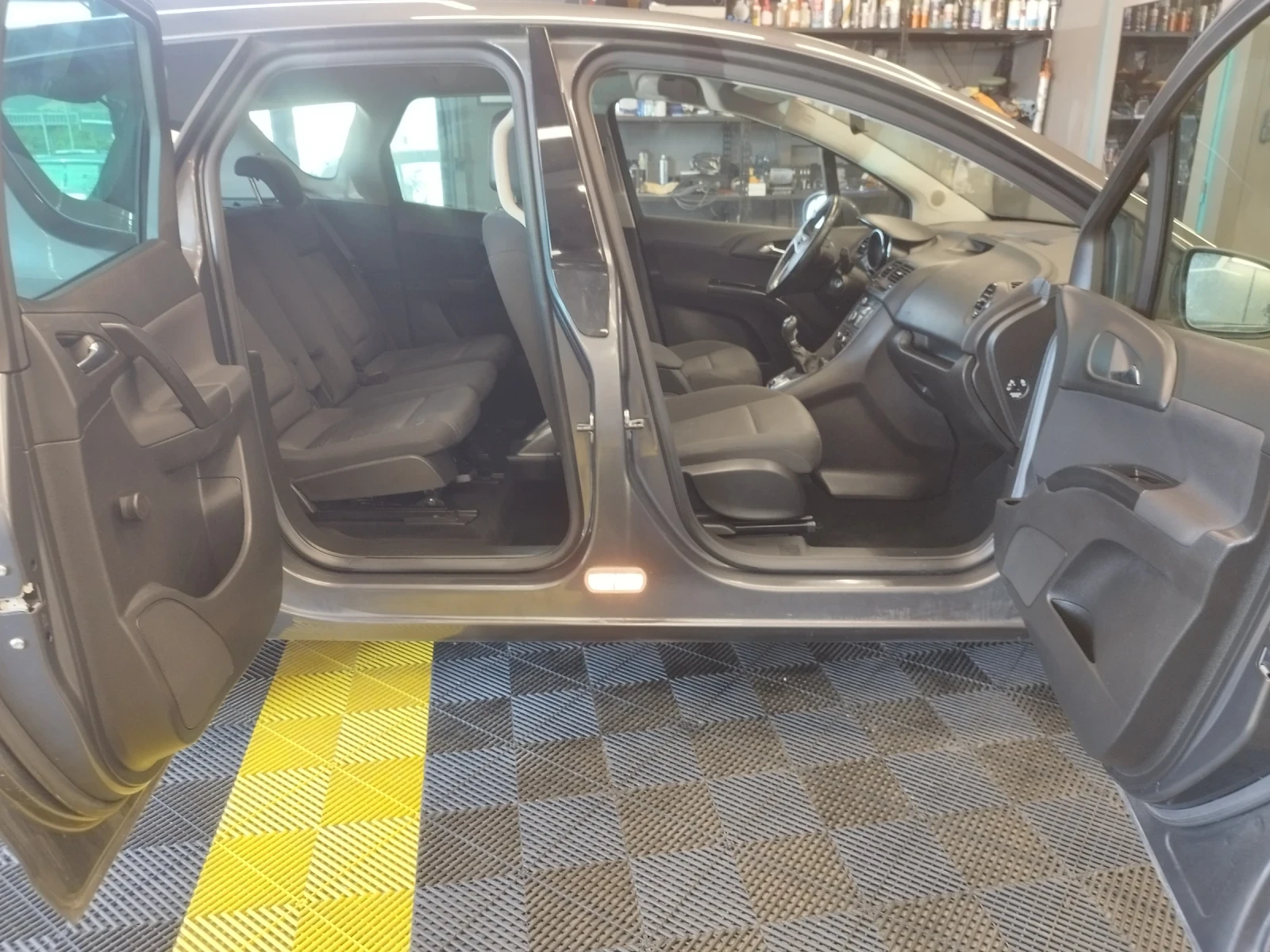 Opel Meriva 1.4 turbo, снимка 11 - Автомобили и джипове - 55291001