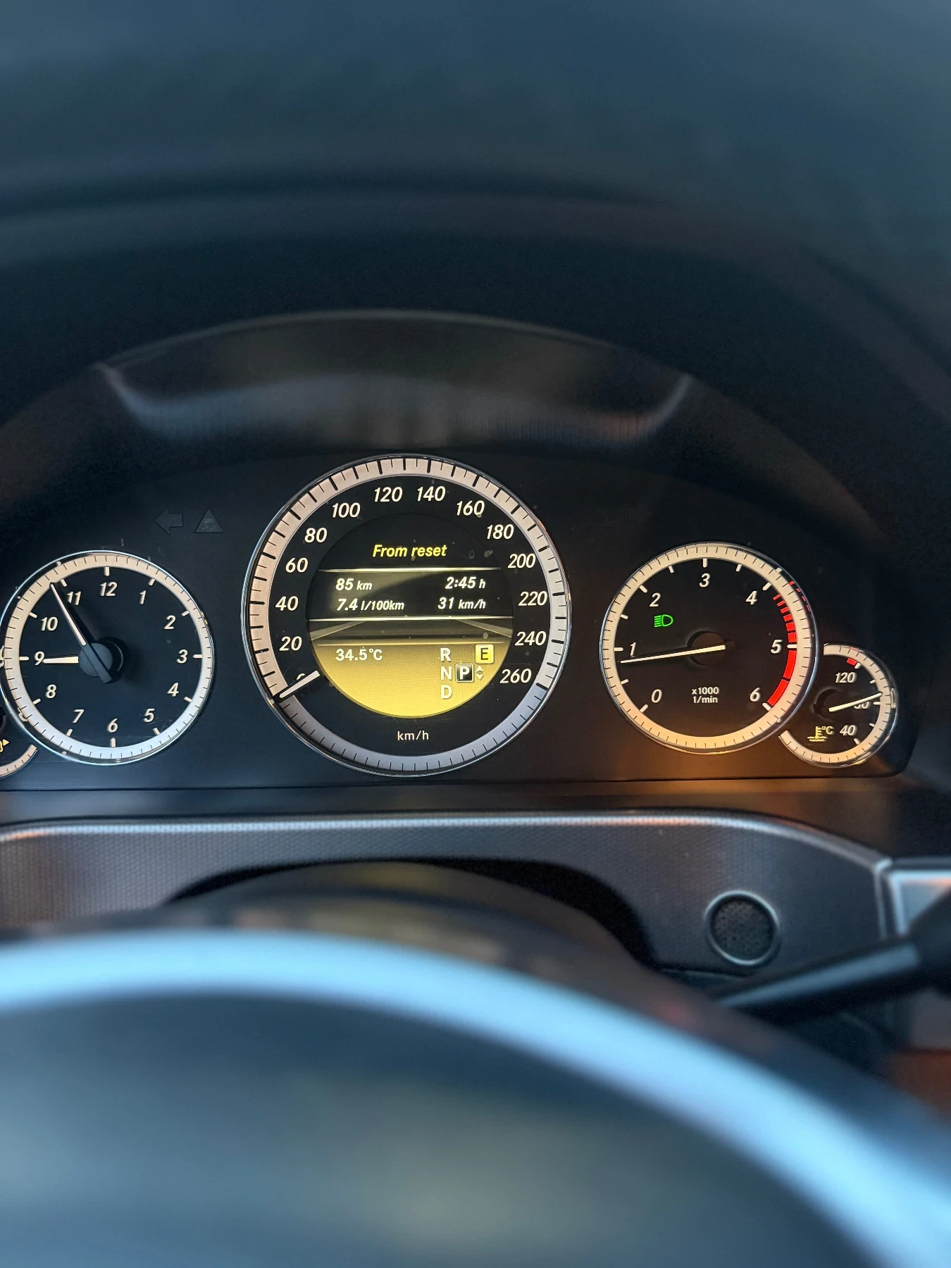Mercedes-Benz E 220 2.2 CDI, снимка 9 - Автомобили и джипове - 55335724