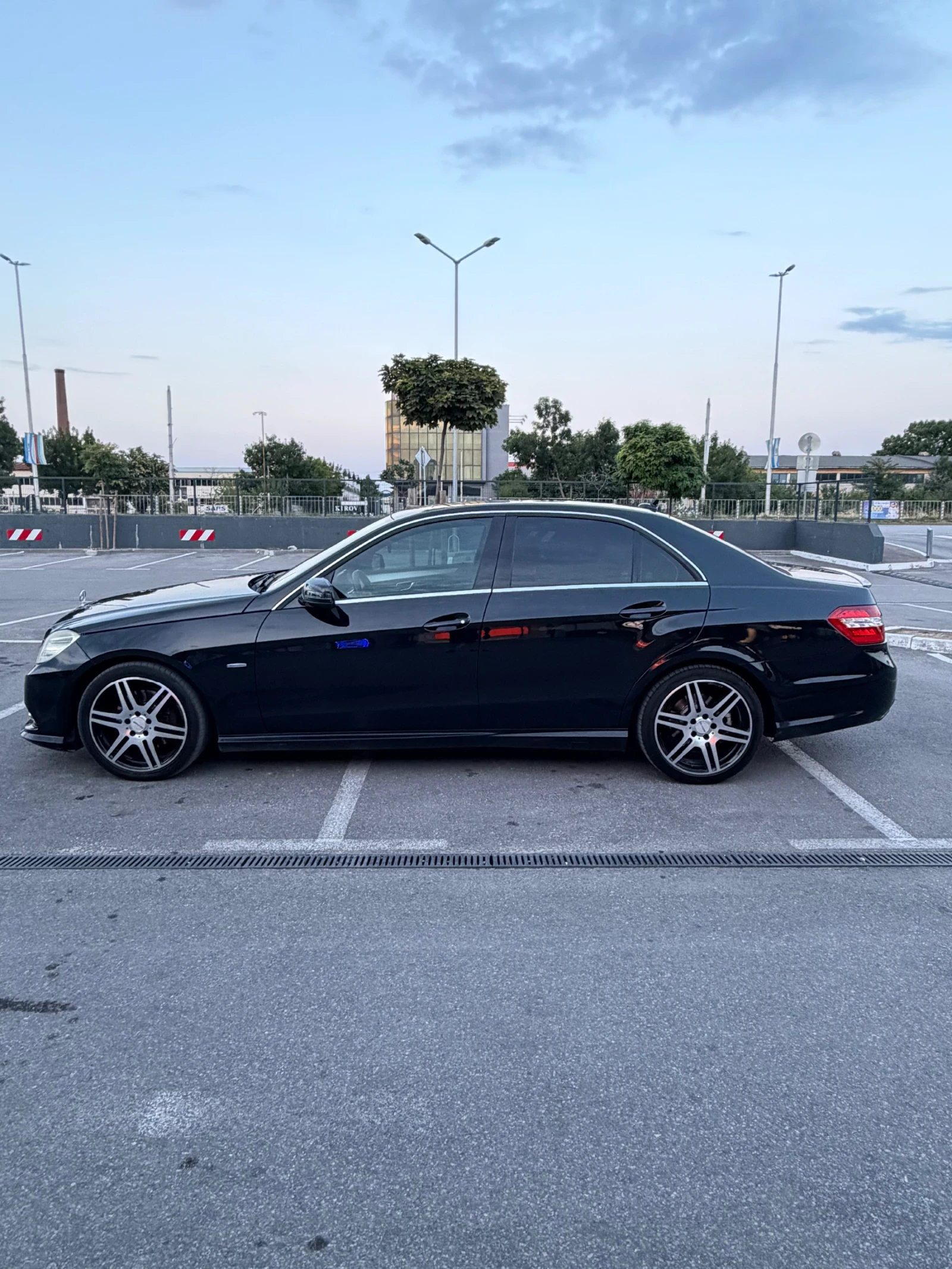 Mercedes-Benz E 220 2.2 CDI, снимка 3 - Автомобили и джипове - 55335724