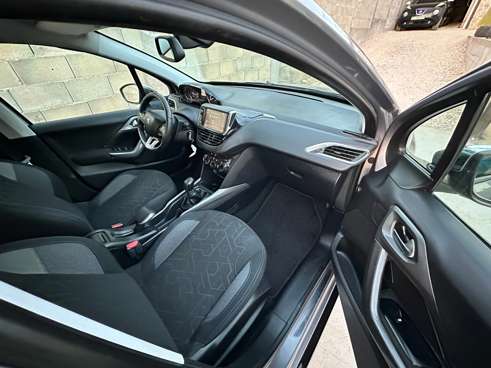 Peugeot 2008 1.6 Blue-HDi Реални километри, снимка 10 - Автомобили и джипове - 55492206