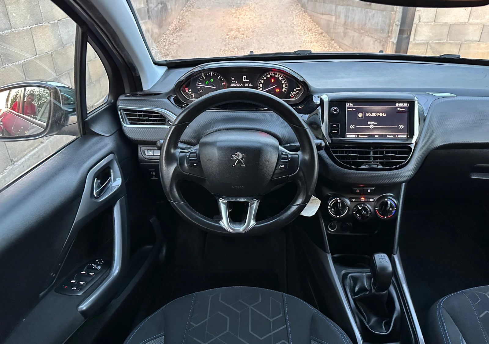 Peugeot 2008 1.6 Blue-HDi Реални километри, снимка 11 - Автомобили и джипове - 55492206
