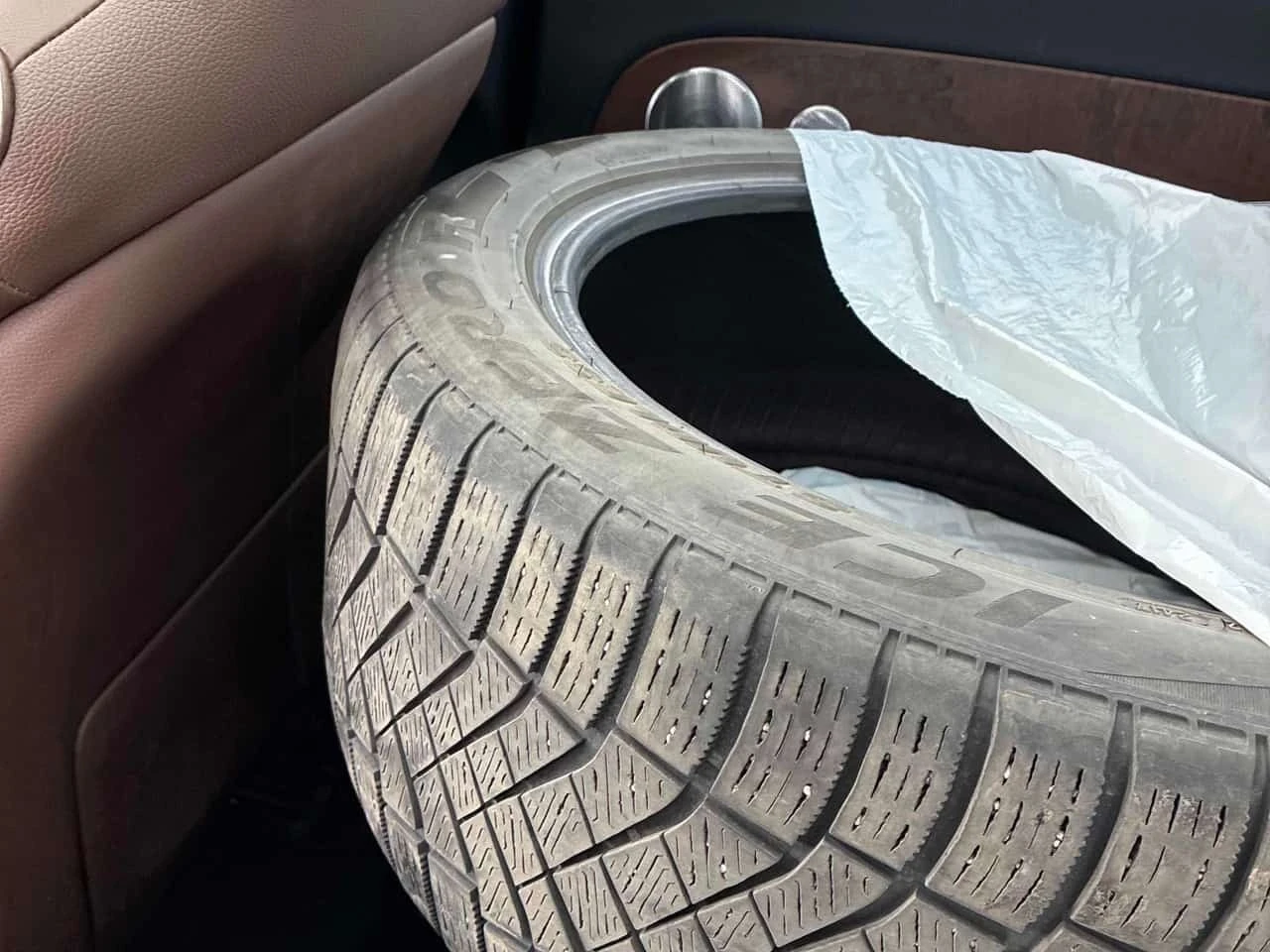 Mercedes-Benz E 400 4MATIC* BURMESTER* + ГУМИ , снимка 16 - Автомобили и джипове - 55743629