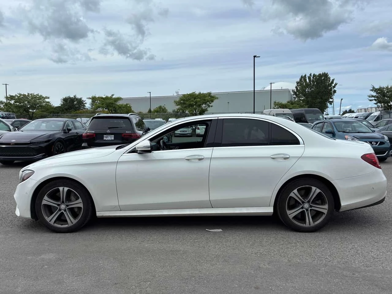 Mercedes-Benz E 400 4MATIC* BURMESTER* + ГУМИ , снимка 2 - Автомобили и джипове - 55743629