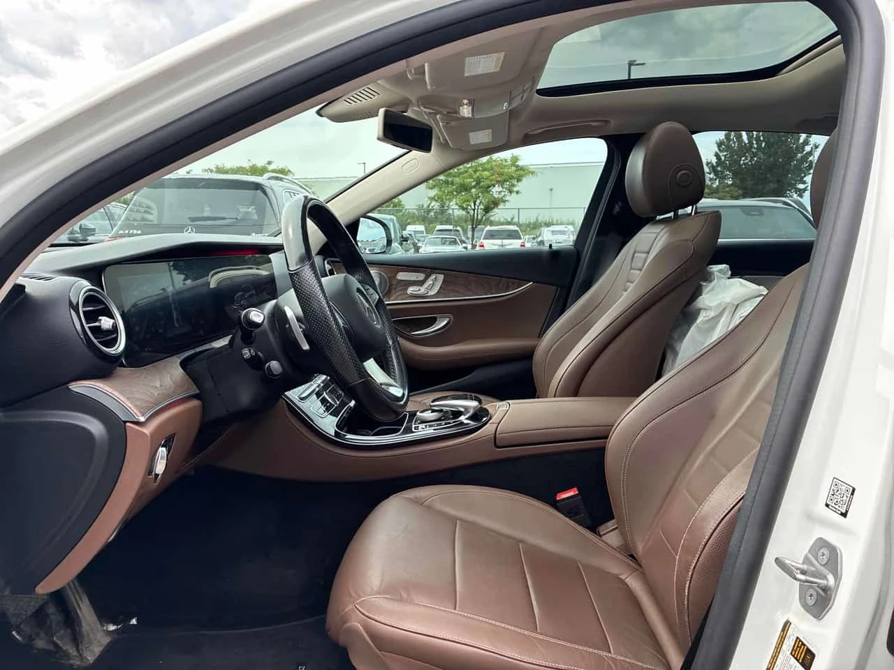 Mercedes-Benz E 400 4MATIC* BURMESTER* + ГУМИ , снимка 13 - Автомобили и джипове - 55743629