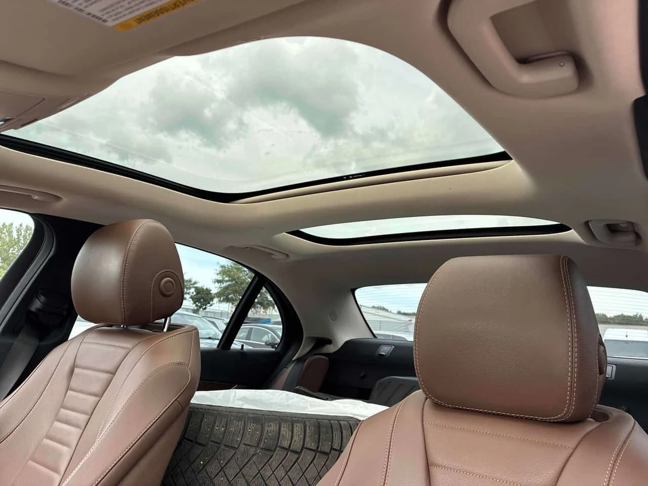 Mercedes-Benz E 400 4MATIC* BURMESTER* + ГУМИ , снимка 11 - Автомобили и джипове - 55743629