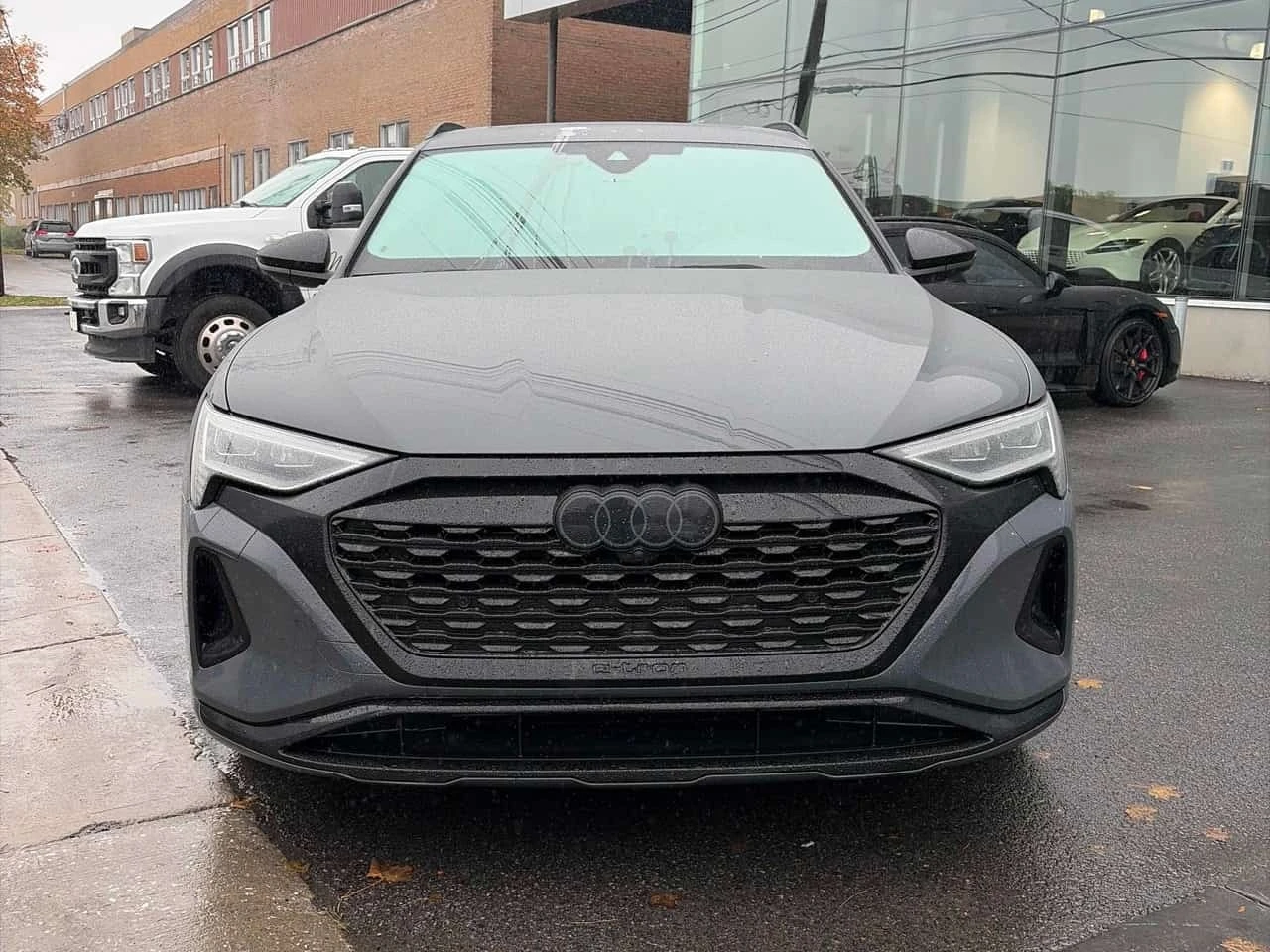 Audi E-Tron Q8 quattro | CARFAX | БЕЗ ИНЦИДЕНТИ, снимка 2 - Автомобили и джипове - 56537214