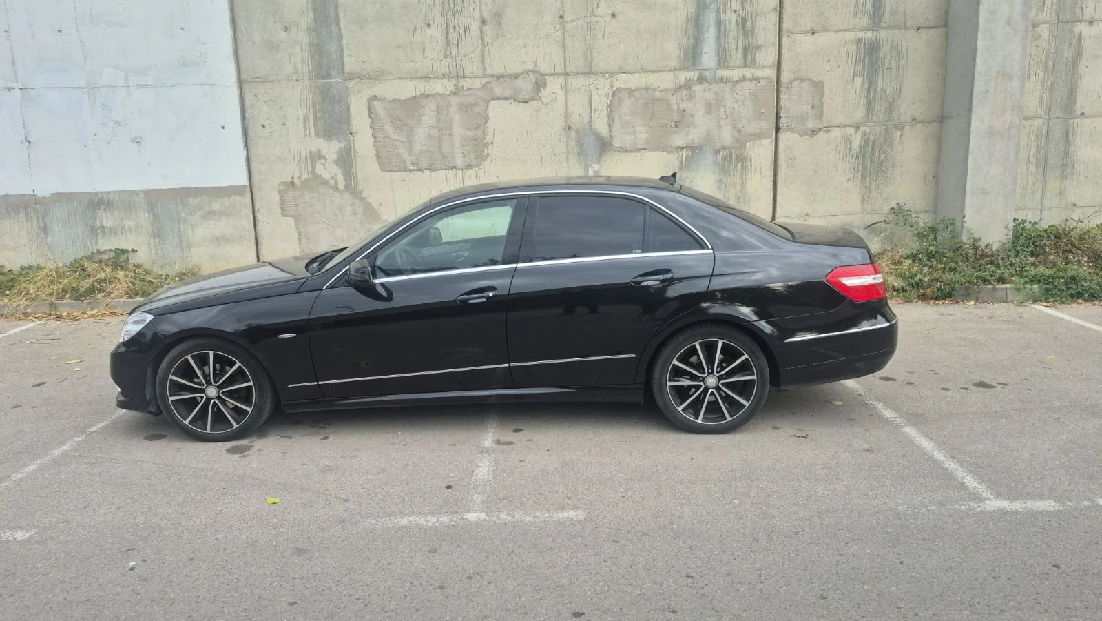 Mercedes-Benz E 220, снимка 5 - Автомобили и джипове - 56637904