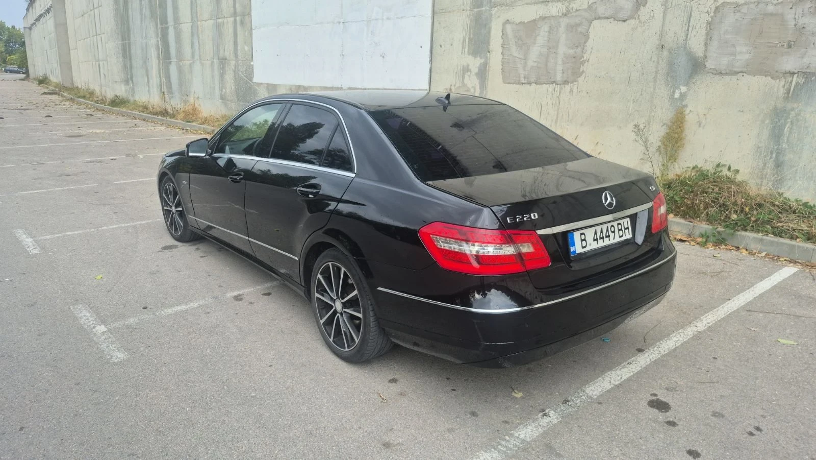 Mercedes-Benz E 220, снимка 3 - Автомобили и джипове - 56637904