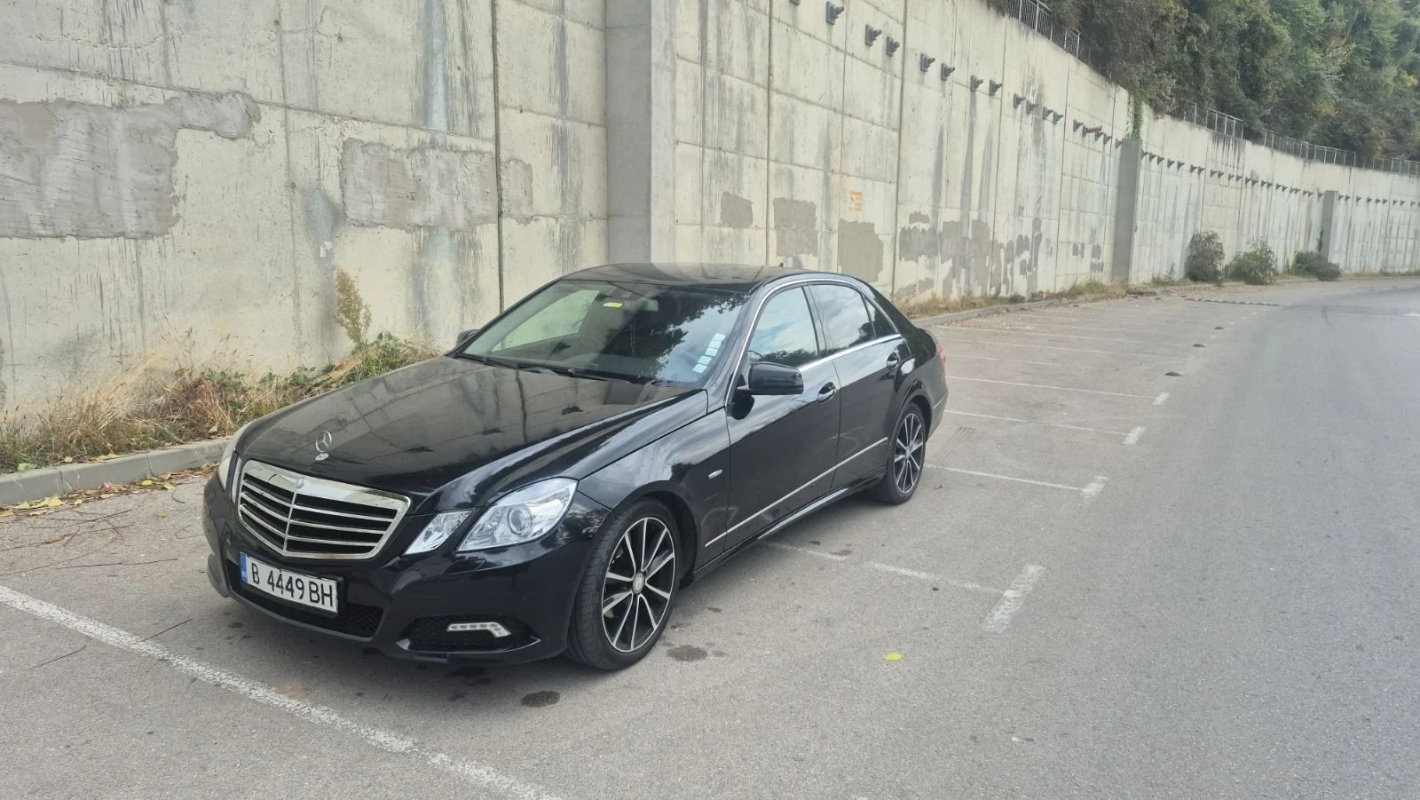 Mercedes-Benz E 220, снимка 4 - Автомобили и джипове - 56637904