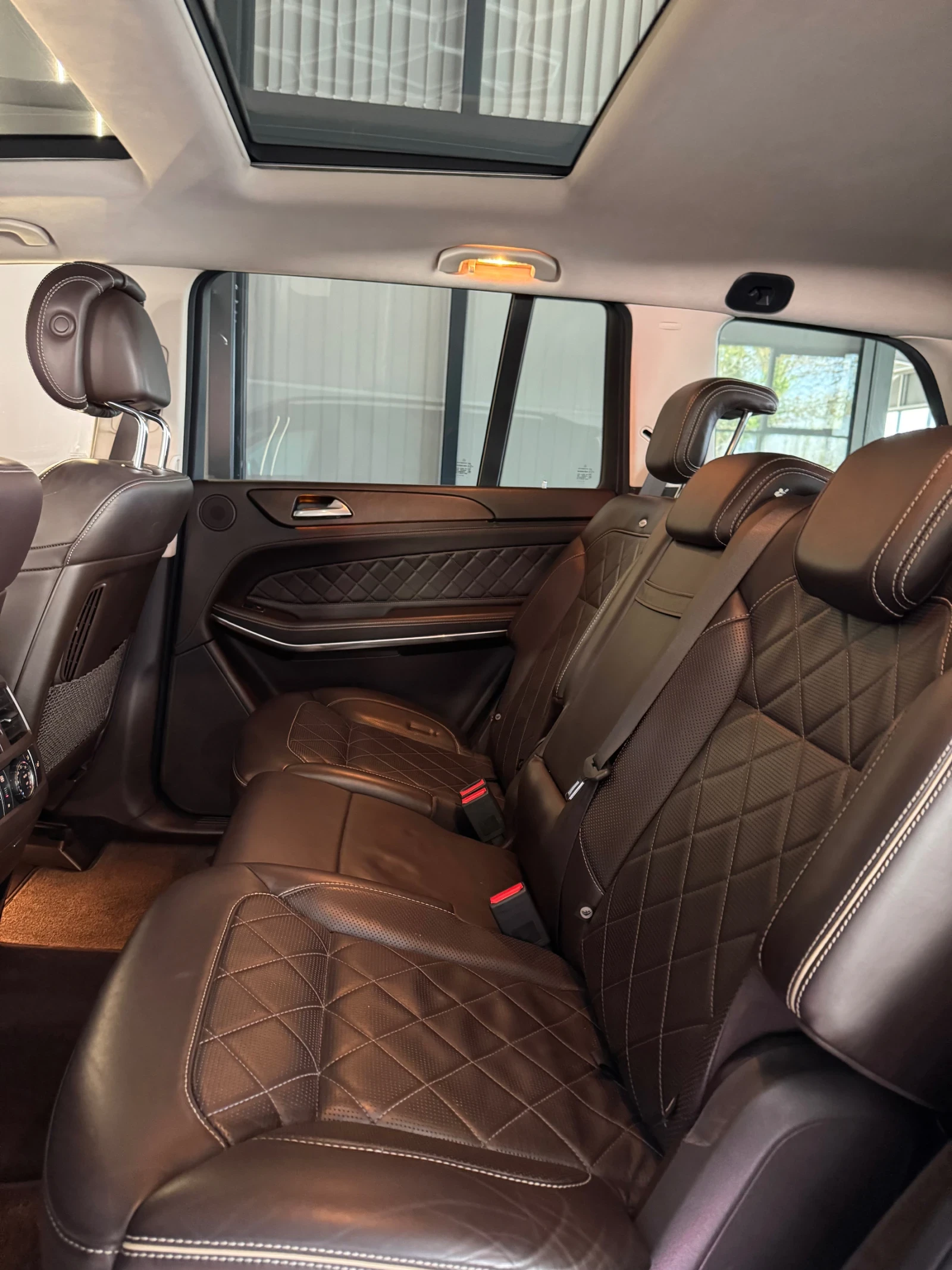 Mercedes-Benz GLS 500 4 MATIC * AMG * FULL Екстри * 6+ 1* HARMAN/KARDON - изображение 5