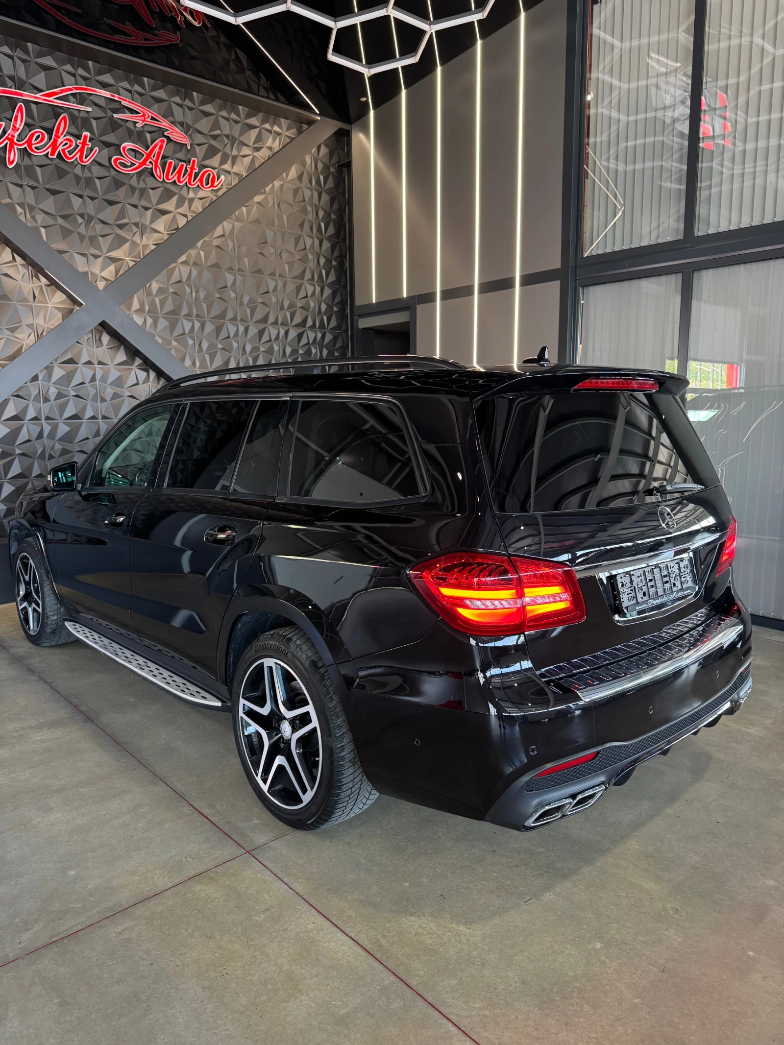 Mercedes-Benz GLS 500 4 MATIC * AMG * FULL Екстри * 6+ 1* HARMAN/KARDON - изображение 3
