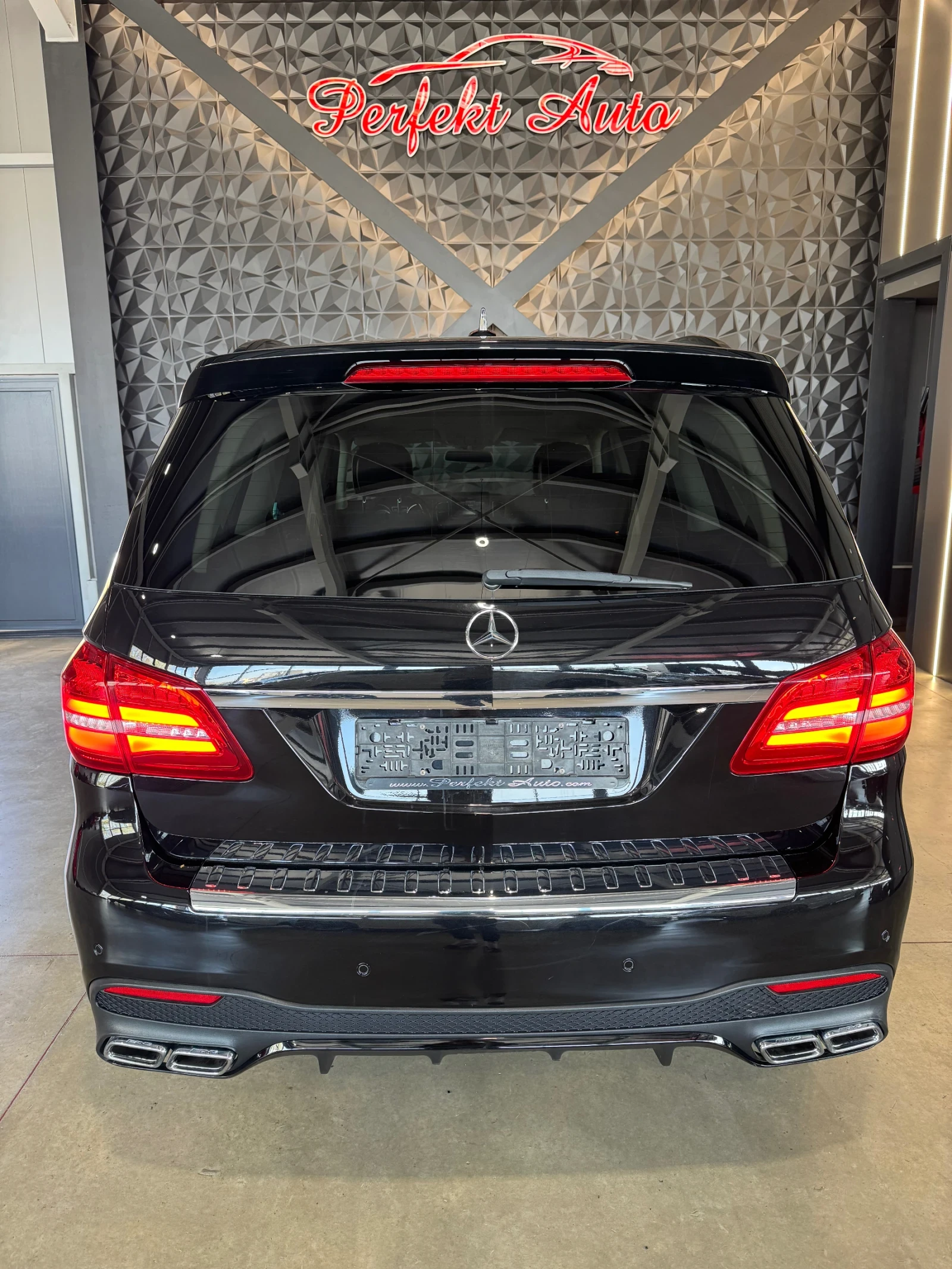 Mercedes-Benz GLS 500 4 MATIC * AMG * FULL Екстри * 6+ 1* HARMAN/KARDON - изображение 4