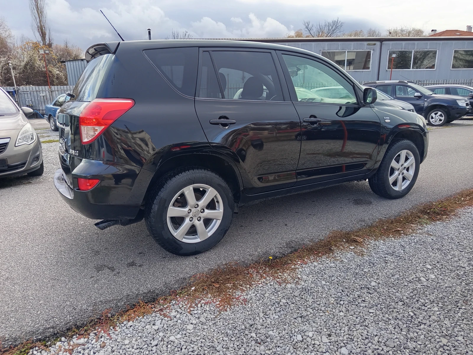 Toyota Rav4 2.2 d4d-136 - изображение 2