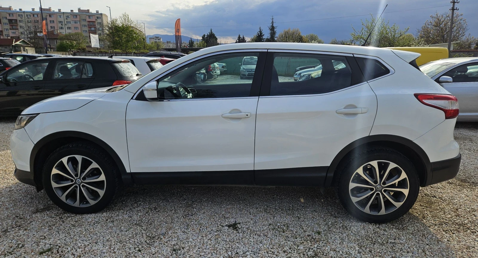Nissan Qashqai 1.5 DCI..NAVI.KAMERA, снимка 8 - Автомобили и джипове - 54230914