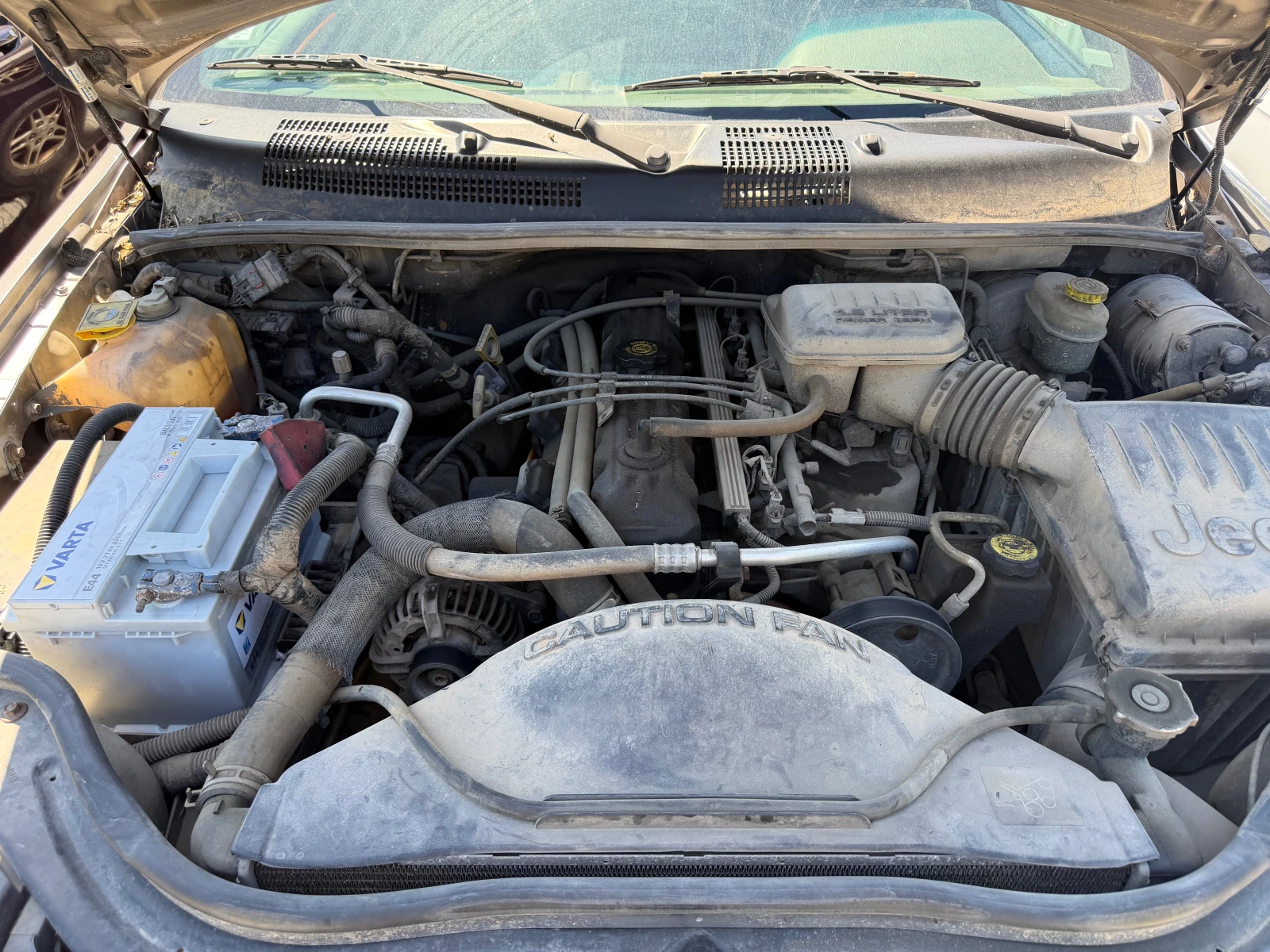 Jeep Grand cherokee 4.0i БЕНЗИН 190kc, снимка 16 - Автомобили и джипове - 54718438