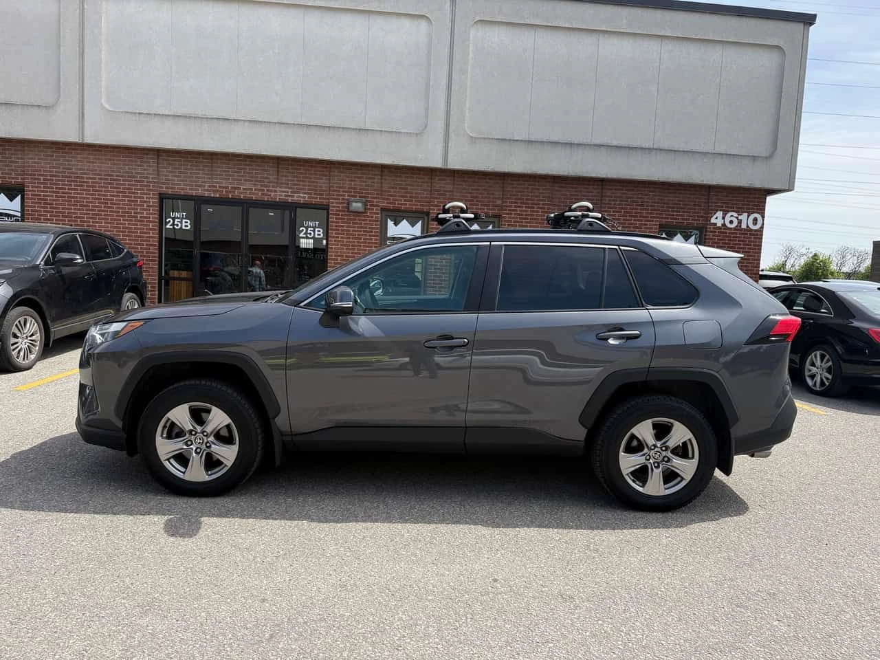 Toyota Rav4 * XLE AWD * ПОДГРЕВИ * ПАНО * KEYLESS * CARFAX, снимка 2 - Автомобили и джипове - 54794476