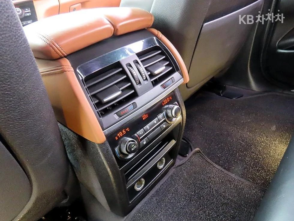 BMW X6 XDRIVE M50D HEAD UP 360CAM PANORAMA FULL, снимка 13 - Автомобили и джипове - 55538626