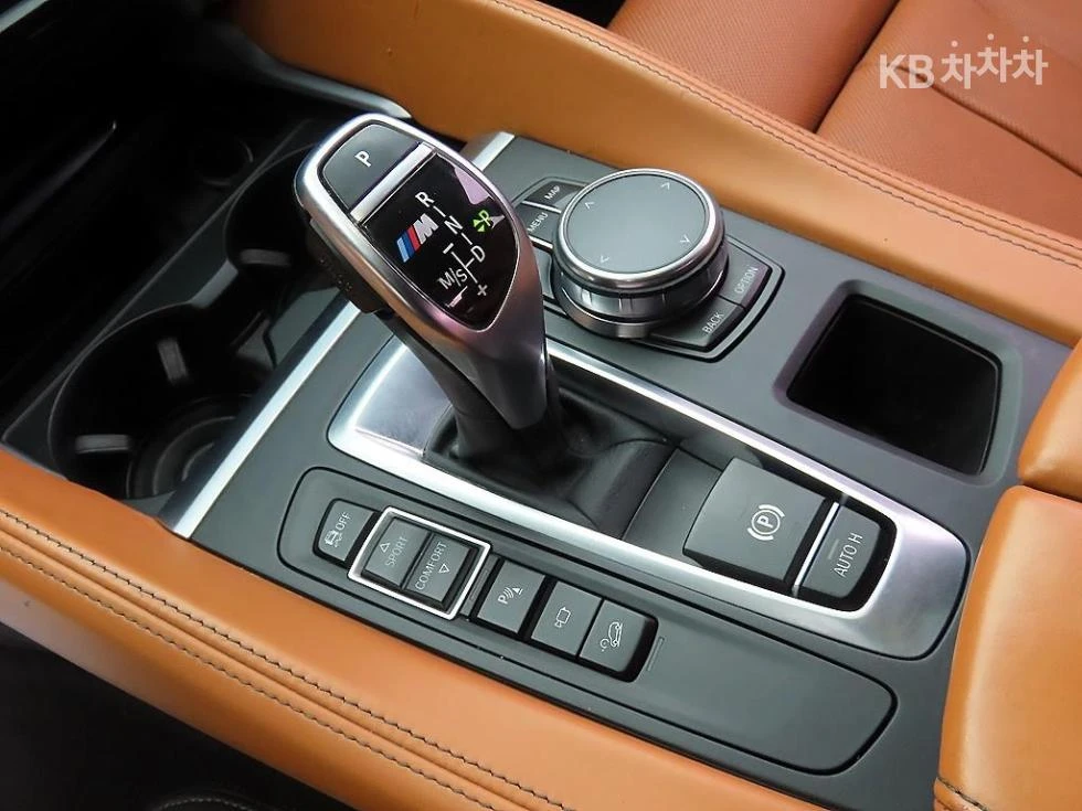 BMW X6 XDRIVE M50D HEAD UP 360CAM PANORAMA FULL, снимка 11 - Автомобили и джипове - 55538626