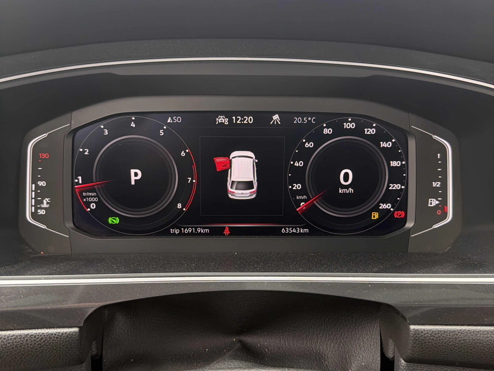 VW Tiguan Highline R-Line, снимка 8 - Автомобили и джипове - 56275161